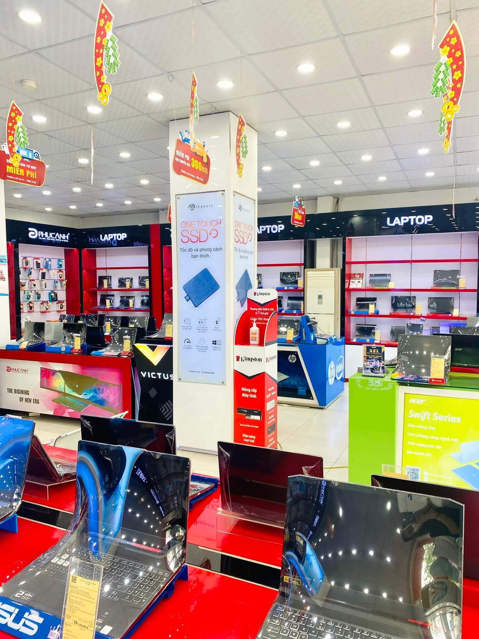 Showroom Máy Tính Trường Thịnh